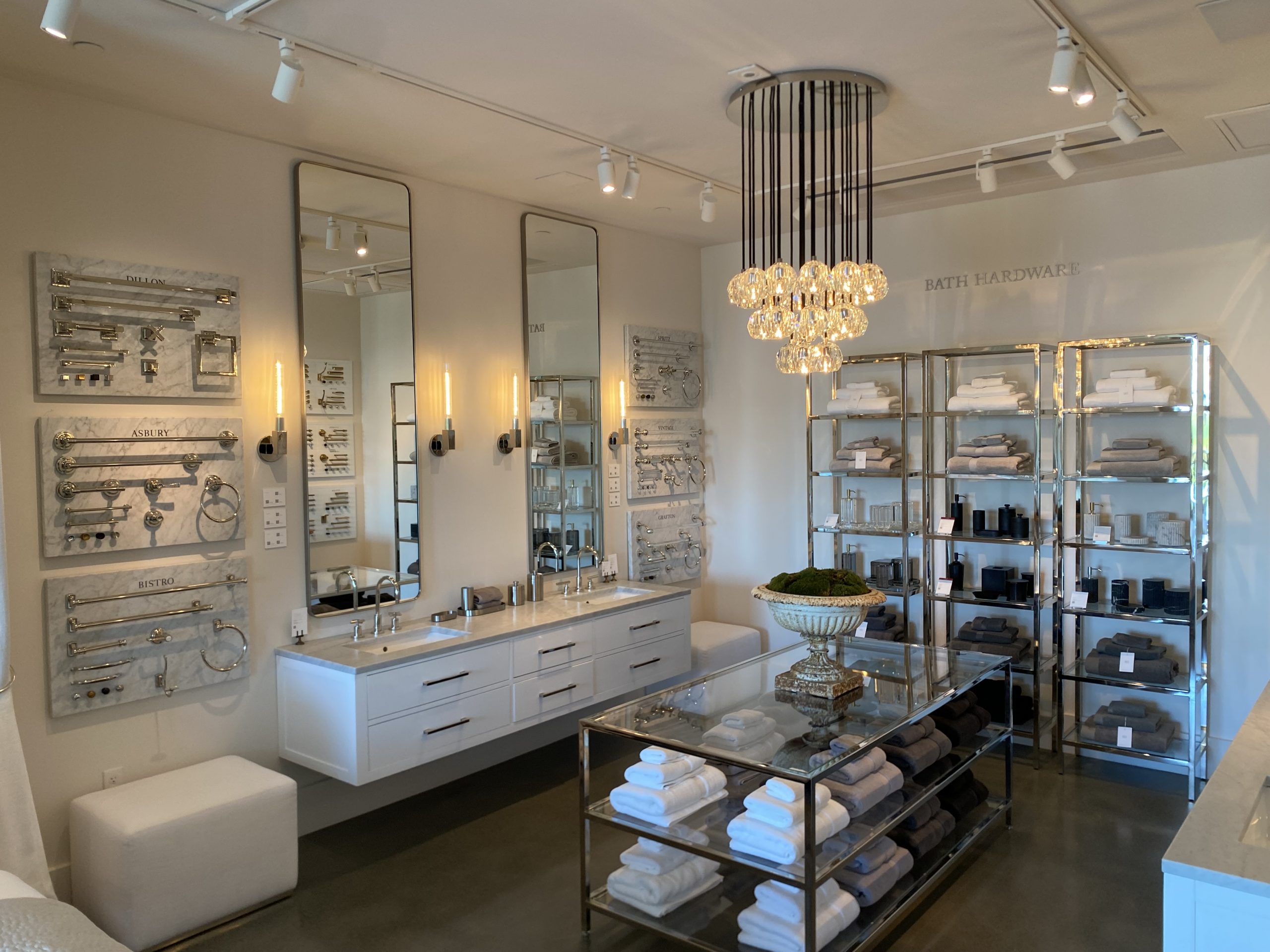 RH_DisplayGraphics_BathHardware_IMG_9968